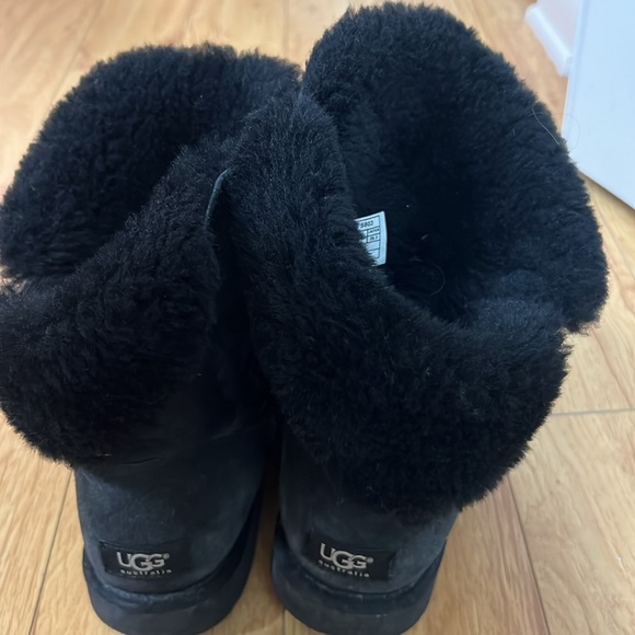 super comfortable good condition clean inside UGG bootie smoke & pet free home - Picture 2 of 6